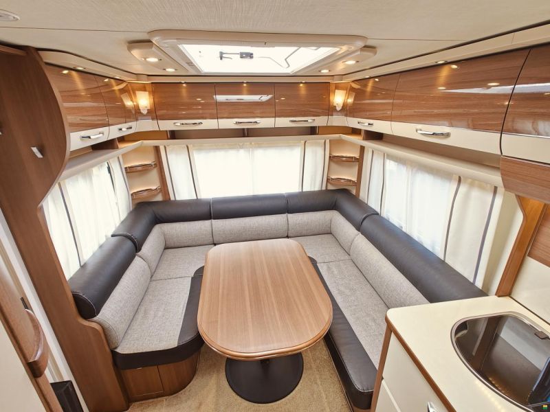 LMC MAESTRO 560E Längsbetten