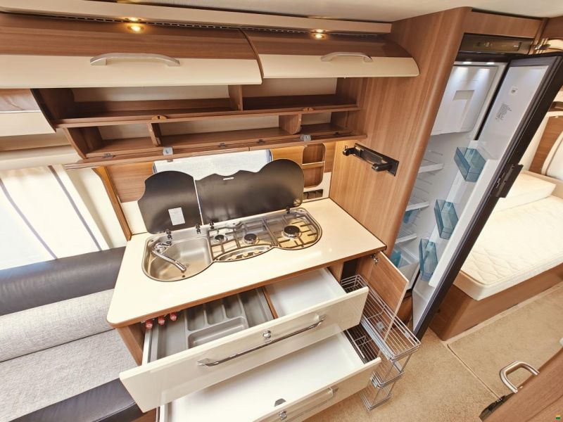 LMC MAESTRO 560E Längsbetten