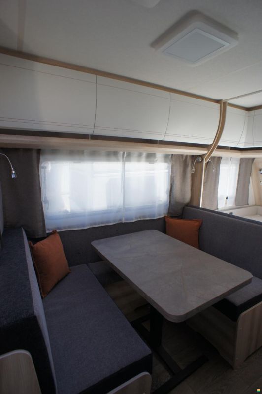 Hobby De Luxe 490 KMF