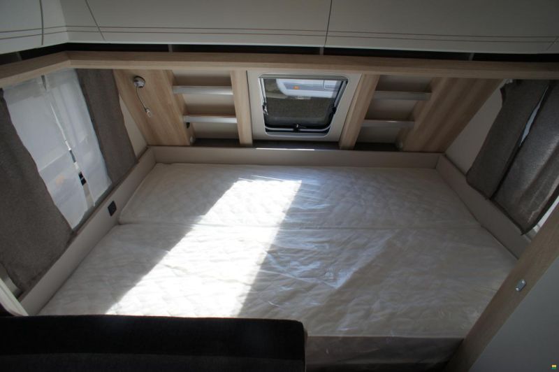 Hobby De Luxe 490 KMF