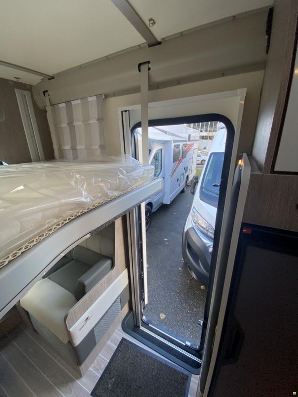 Roller Team Zefiro 287 TL, Fiat 2.2MJ 140PS Automat