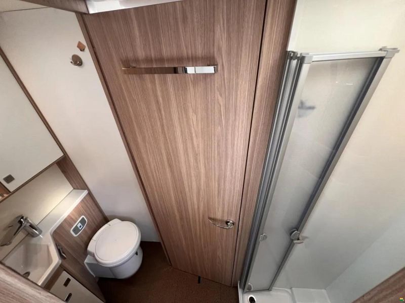 B&uuml;rstner IXEO T 736