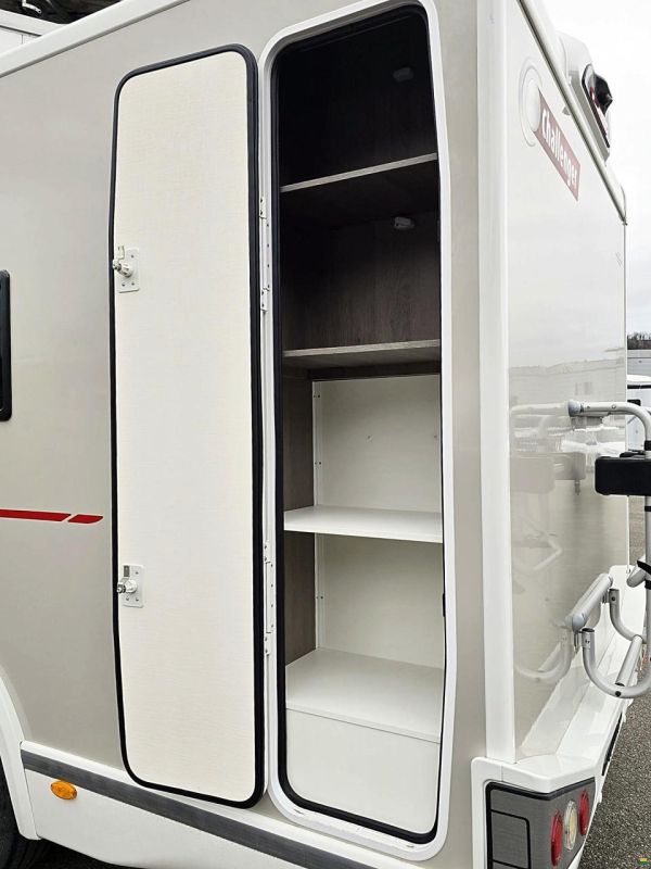 Challenger 260 GRAPHITE EDITION 2.0 TDCI AUTOMAT