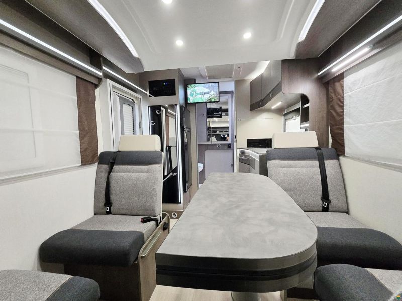 Challenger 260 GRAPHITE EDITION 2.0 TDCI AUTOMAT