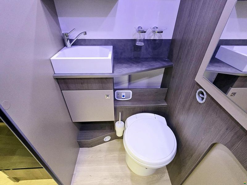 Challenger 260 GRAPHITE EDITION 2.0 TDCI AUTOMAT