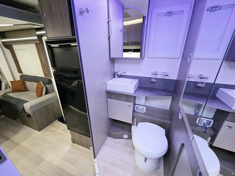 Challenger 260 GRAPHITE EDITION 2.0 TDCI AUTOMAT