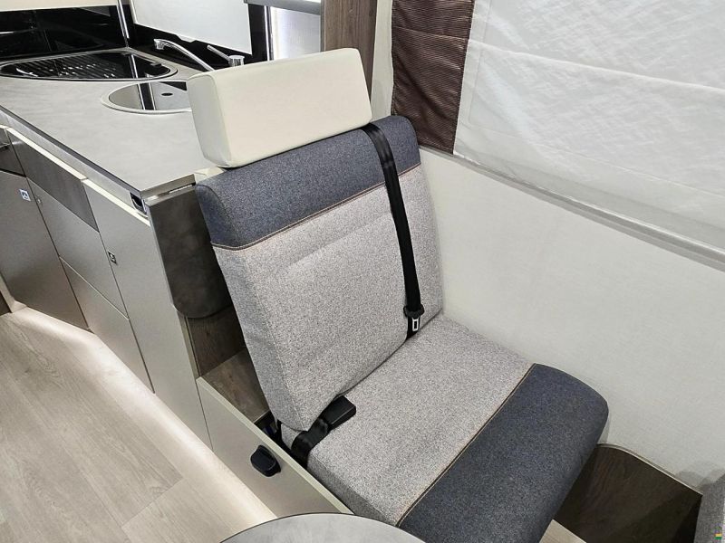 Challenger 260 GRAPHITE EDITION 2.0 TDCI AUTOMAT