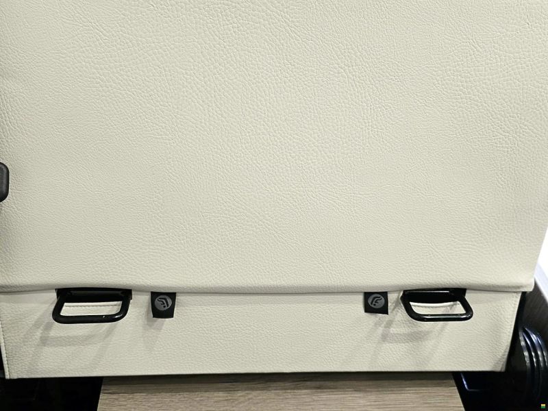 Challenger 260 GRAPHITE EDITION 2.0 TDCI AUTOMAT