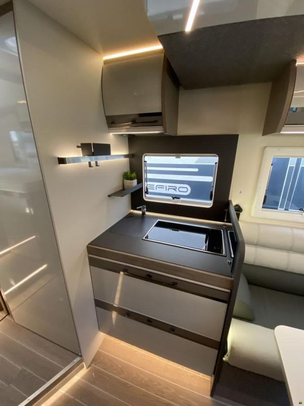 Roller Team Zefiro 287TL, Fiat 2.2MJ 180PS Automat