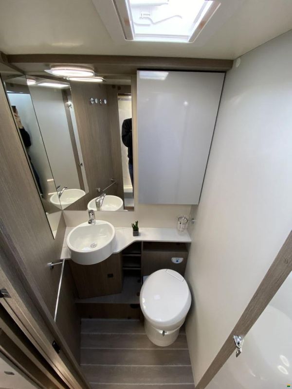 Roller Team Zefiro 287TL, Fiat 2.2MJ 180PS Automat