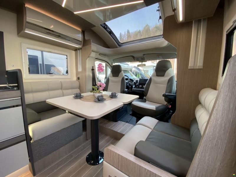 Roller Team Zefiro 287TL, Fiat 2.2MJ 180PS Automat