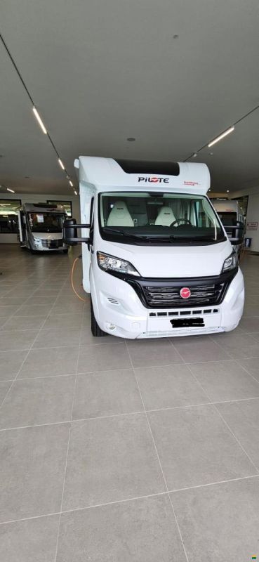 Pilote P696D Expression