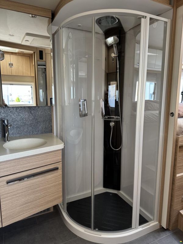 Niesmann-Bischoff 880 LE