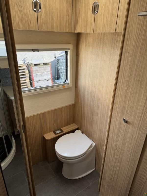 Niesmann-Bischoff 880 LE