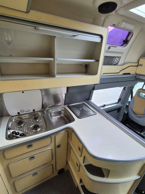 Mercedes Benz James Cook