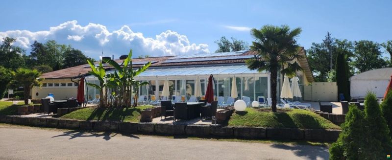 Wilk Wohnwagen mit Holzvorbau