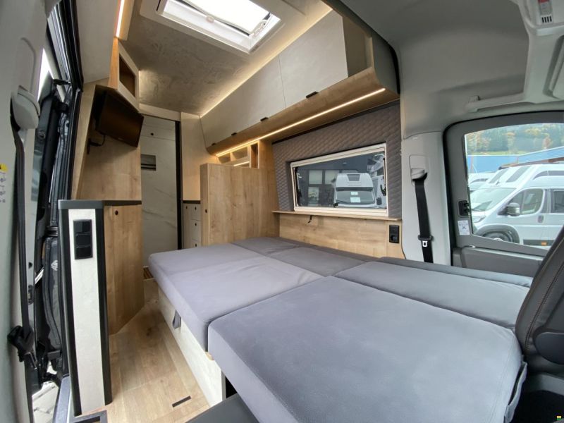 Globe-Traveller Falcon XS