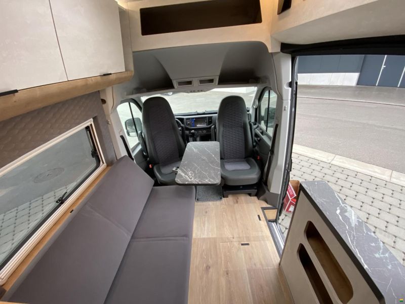 Globe-Traveller Falcon XS