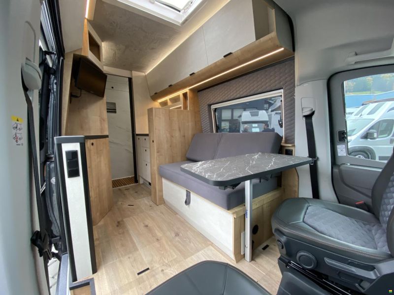 Globe-Traveller Falcon XS