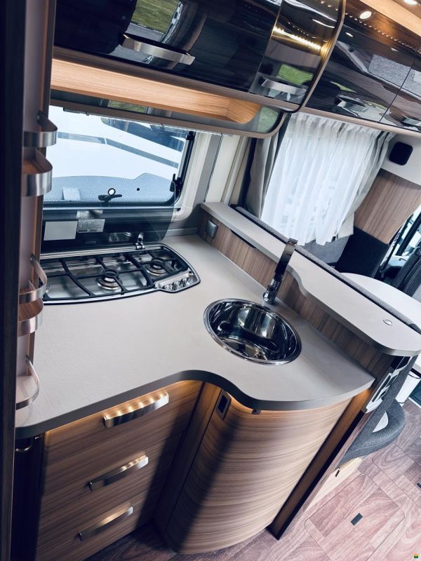Knaus Platinum 700 MEG