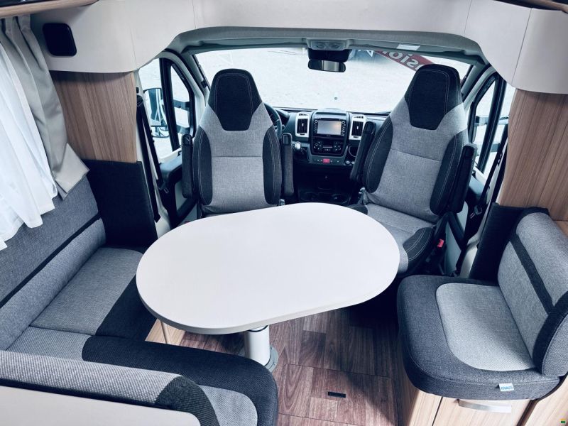 Knaus Platinum 700 MEG