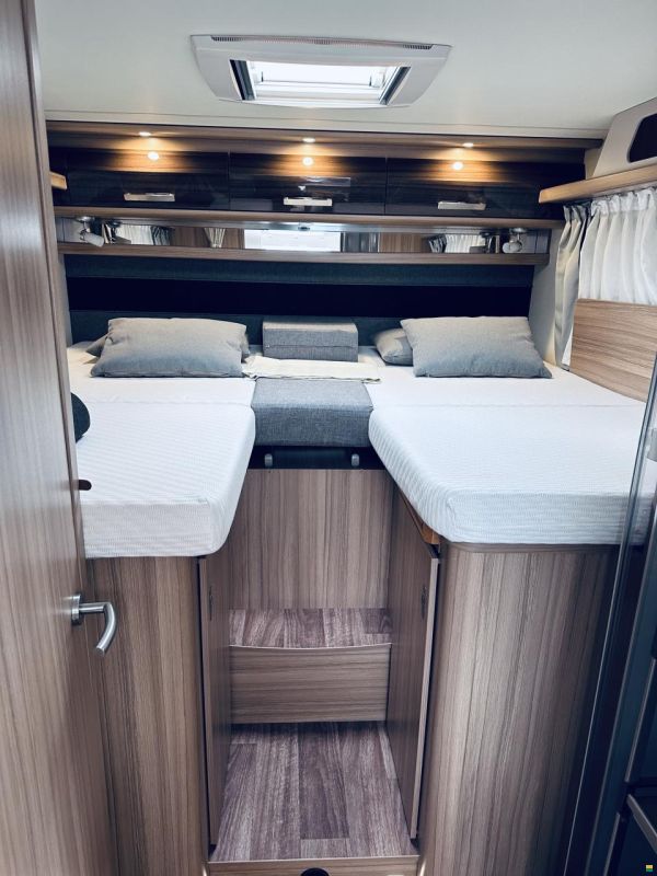 Knaus Platinum 700 MEG