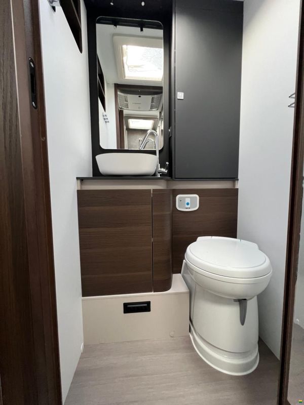 Adria Coral Supreme 670 DL