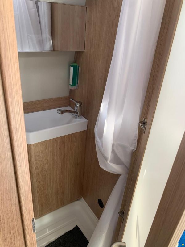 Knaus Deseo Transporter 400