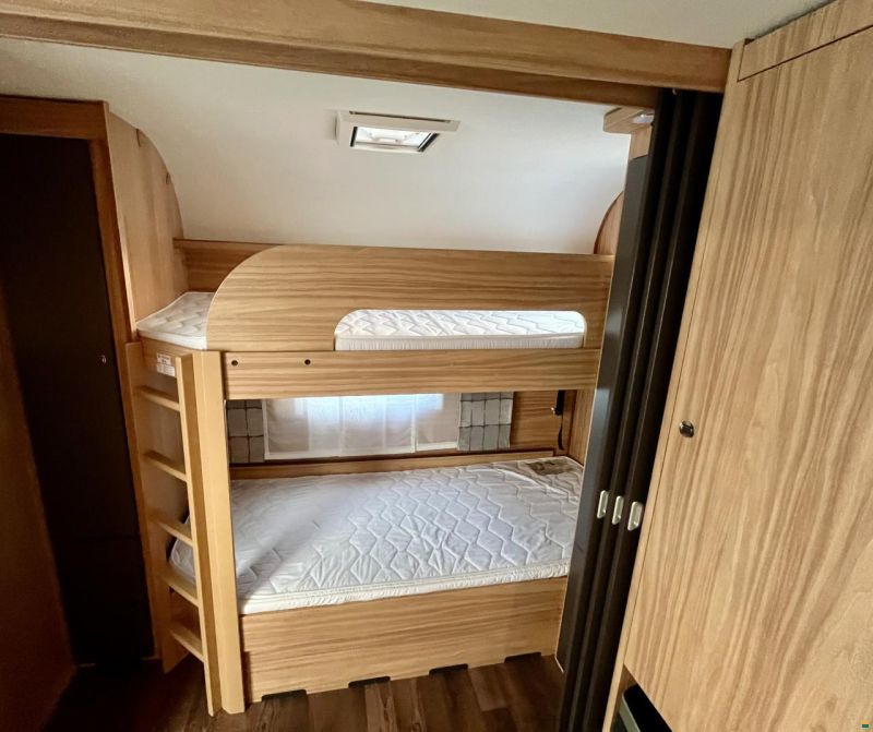 Eriba Exciting 560 mit Kajütenbett