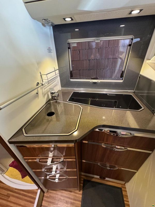 Adria Matrix Plus M670 SL