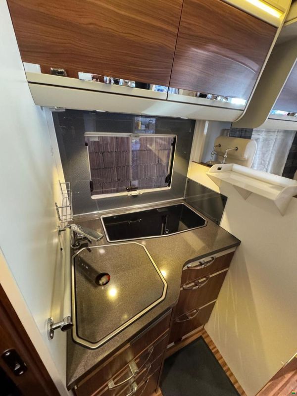 Adria Matrix Plus M670 SL