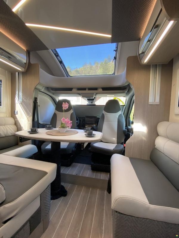 Roller Team Zefiro 285 TL, Ford 165PS Automat