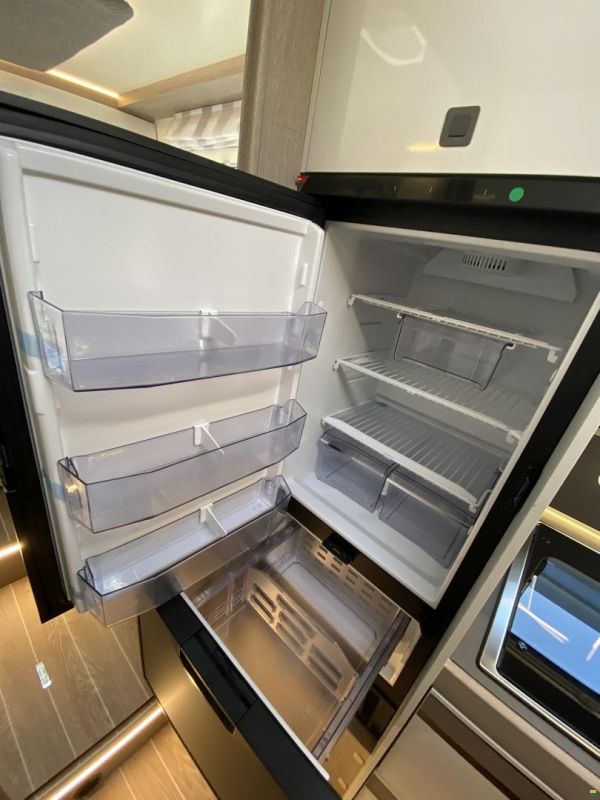 Roller Team Zefiro 285 TL, Ford 165PS Automat