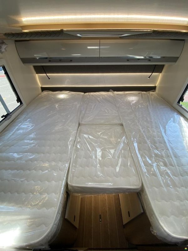 Roller Team Zefiro 285 TL, Ford 165PS Automat