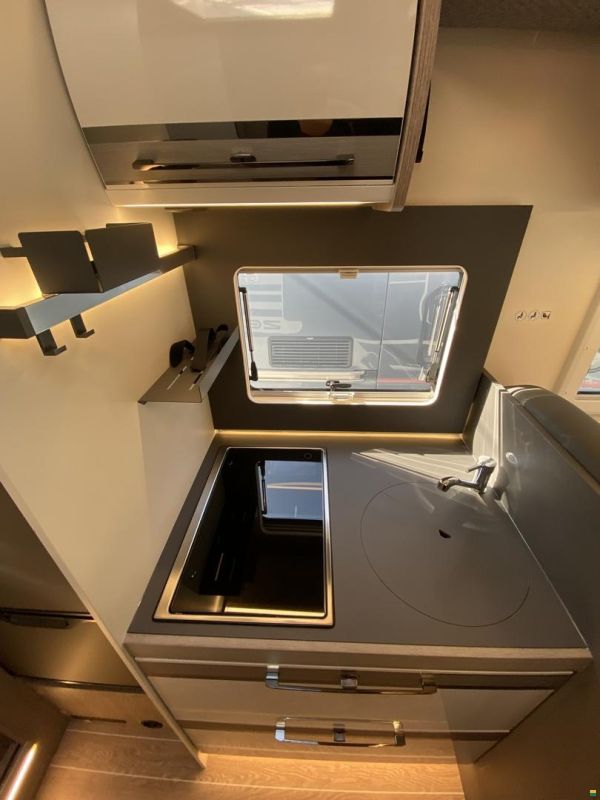 Roller Team Zefiro 285 TL, Ford 165PS Automat