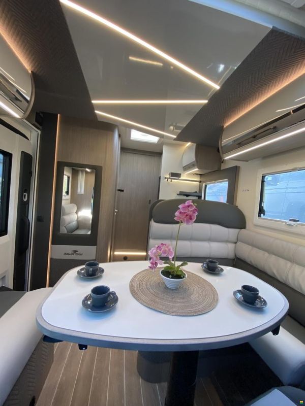 Roller Team Zefiro 285 TL, Ford 165PS Automat