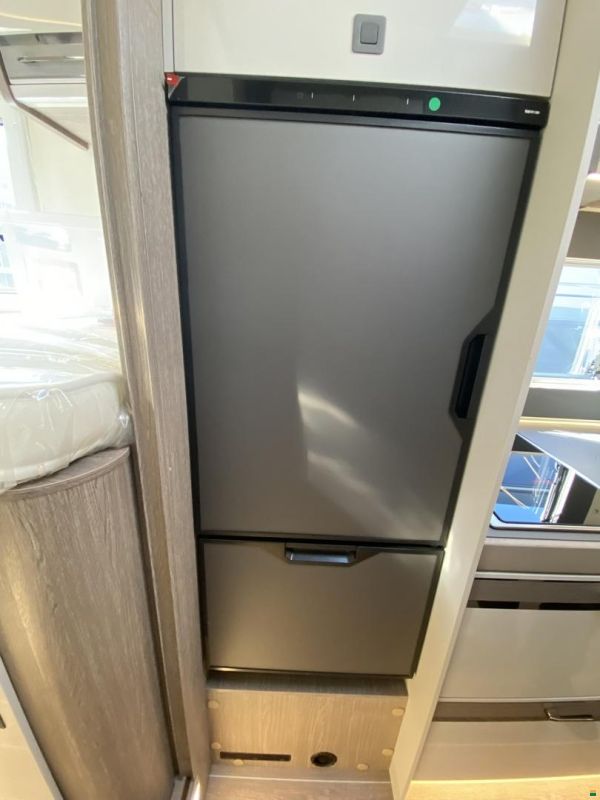 Roller Team Zefiro 285 TL, Ford 165PS Automat