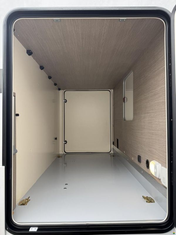 Roller Team Zefiro 285 TL, Ford 165PS Automat