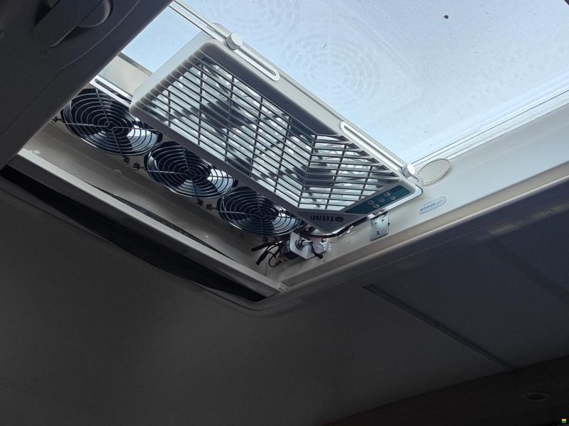 Hobby CFe 560 De Luxe