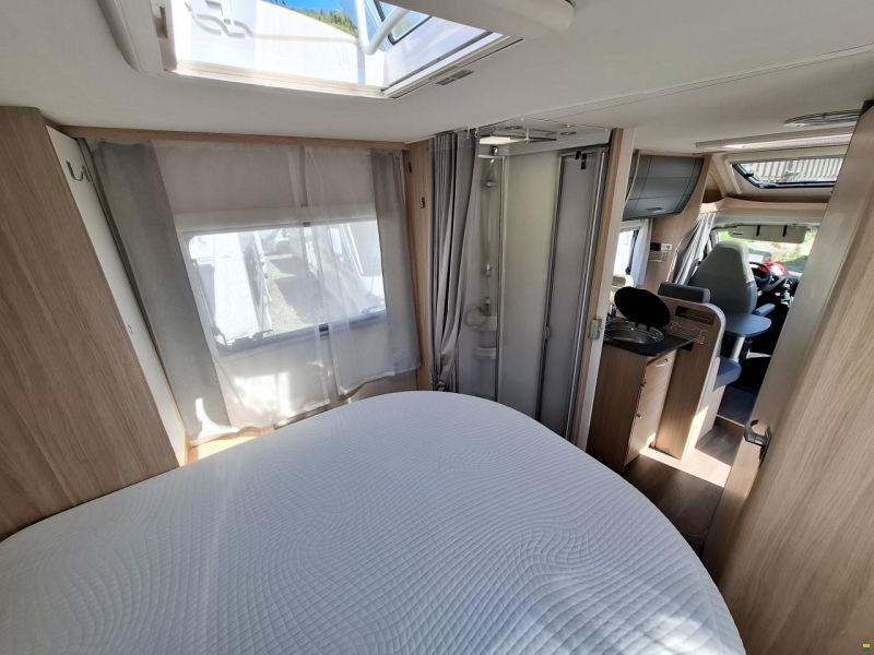 Sunlight T69s mit Queensbett