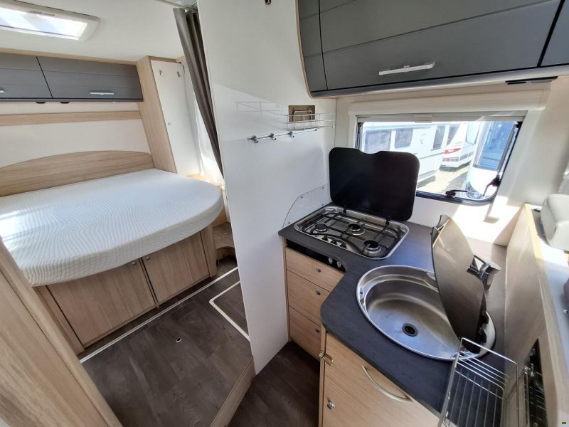 Sunlight T69s mit Queensbett