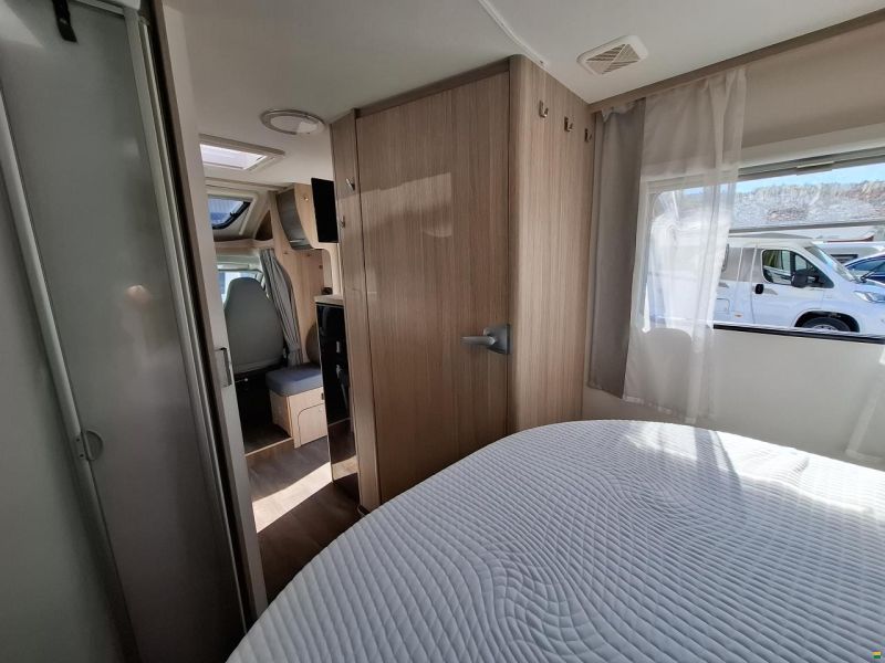 Sunlight T69s mit Queensbett