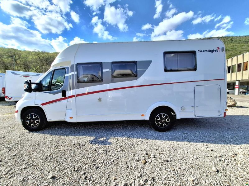 Sunlight T69s mit Queensbett