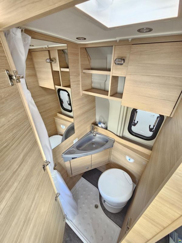 Pössl R 540 mit Automat, Doppelbett!