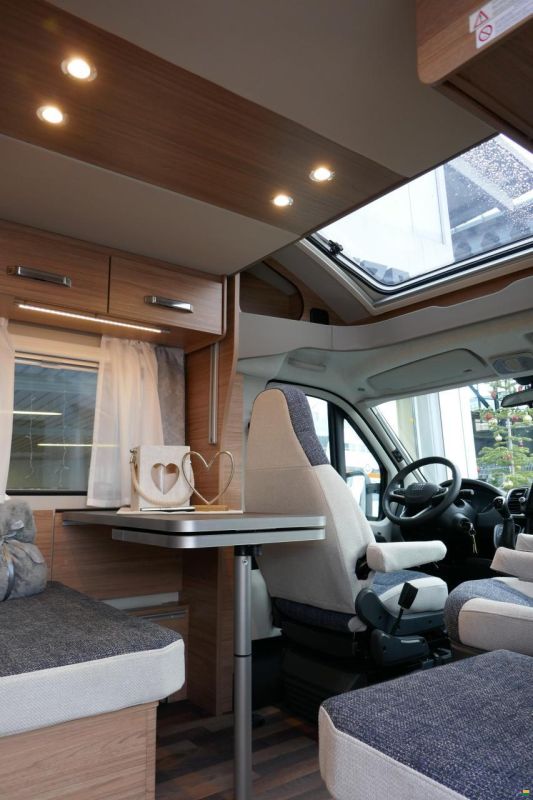 Weinsberg CaraSuite 700 MEG