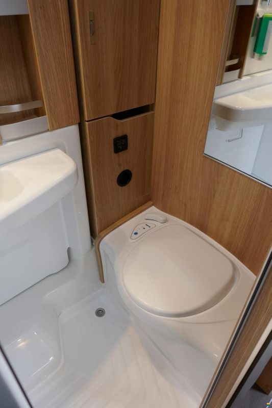 Knaus SKY TI 650 MEG