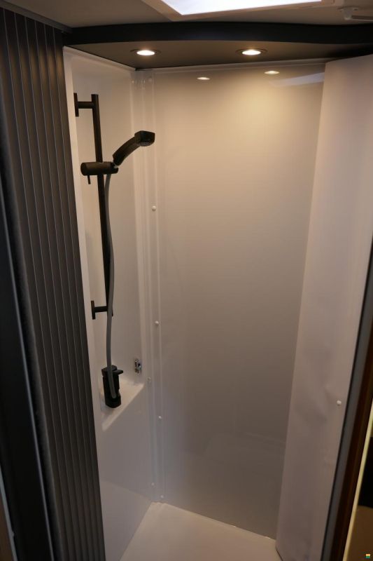 Knaus LIVE TI 650 MEG Platinum Selection