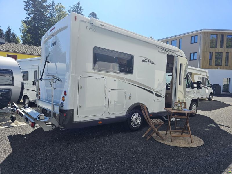 Pilote Référence P690 mit Queensbett!