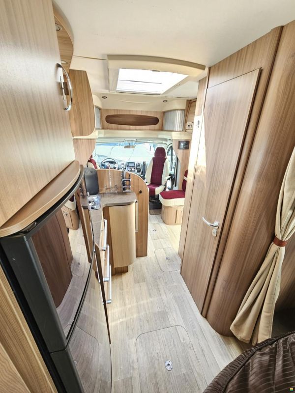 Pilote Référence P690 mit Queensbett!