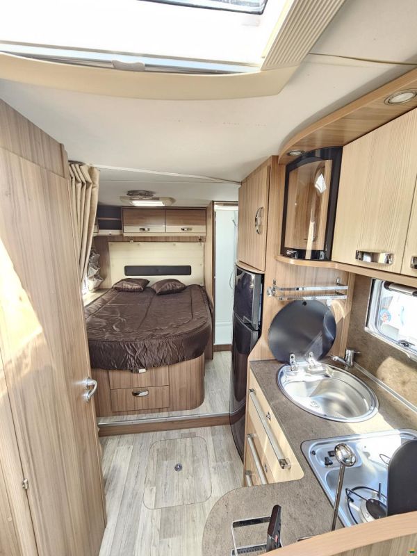 Pilote Référence P690 mit Queensbett!